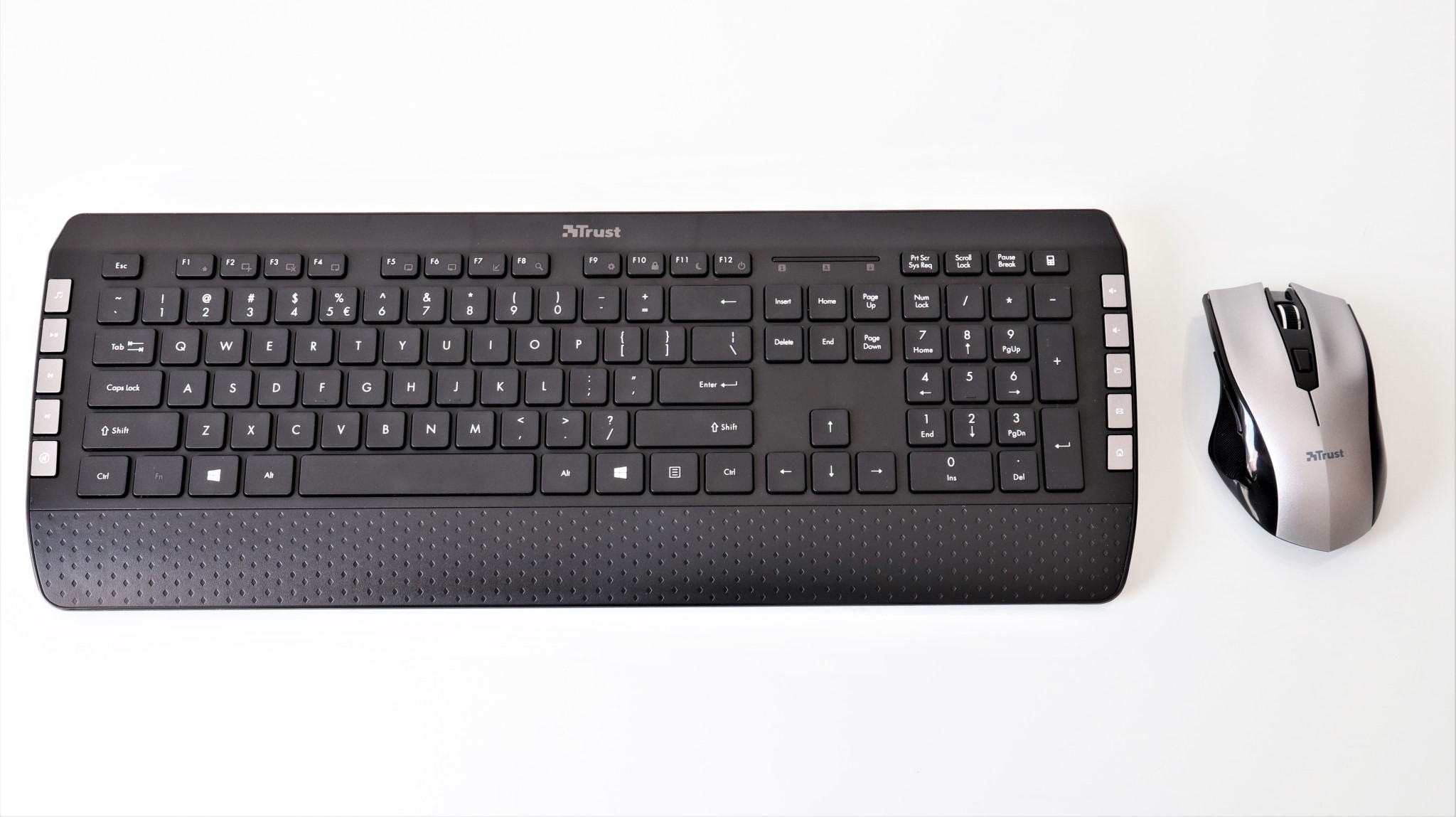 Kit wireless tastatura si mouse Trust Tecla 2