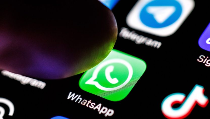WhatsApp can now create AI-generated replies based on your discussions
