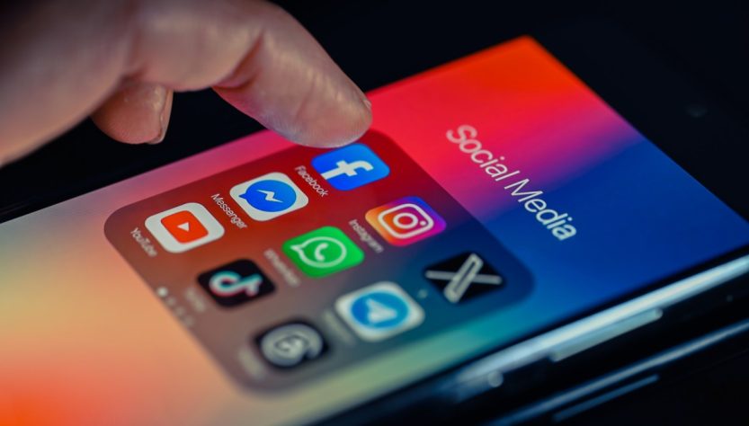 Consumers forfeited $2.1B to social media fraud in 2025, FTC reveals