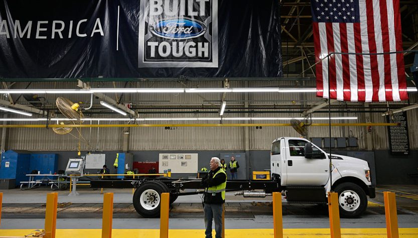 Ford reemploys âgray beardâ engineers as AI underperforms