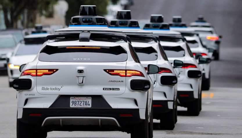 Waymo announces that service in San Francisco has restarted following a one-hour interruption.